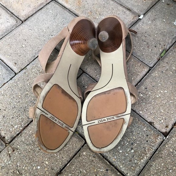 NIB NINE WEST Tatumo T-Strap Nude Patent Leather Heels  NINE WEST Leather Nude Colored T-Strap Heel-Sandal